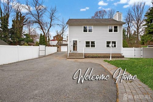 49 Metuchen Ave, Woodbridge, NJ, 07095-1922 | Card Image