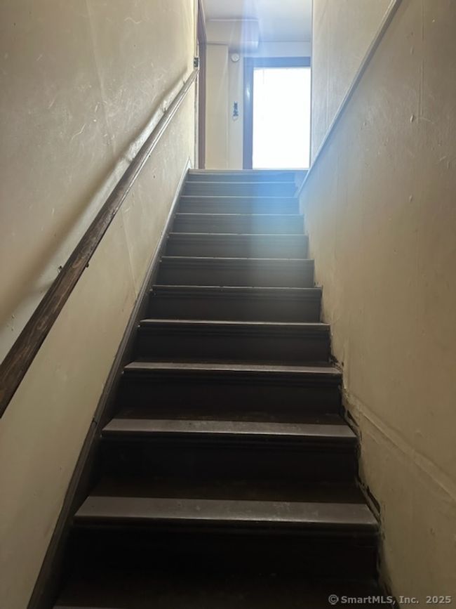 251 S Marshall St, Home with 11 bedrooms, 3 bathrooms and 4 parking in Hartford CT | Image 10