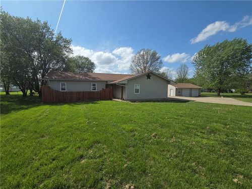 129 Nw 251st Rd, Clinton, MO, 64735-9075 | Card Image