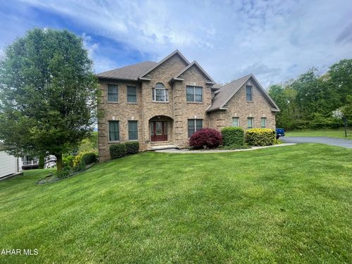 738 Chapel Dr, Altoona, PA, 16602-5782 | Card Image