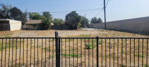 13724 Garfield Ave, Paramount, CA, 90723-2140 | Card Image
