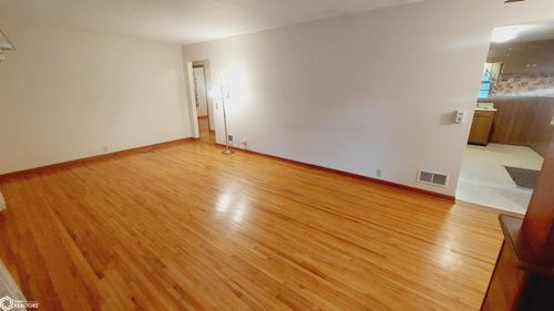 706 Eastern Ave, Red Oak, IA, 51566-2024 | Card Image