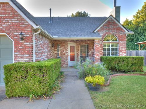 4212 S Oak Ave, Broken Arrow, OK, 74011-3916 | Card Image