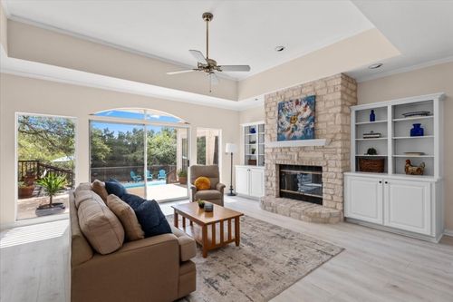 124 Hurst Creek Rd, Lakeway, TX, 78734-4222 | Card Image