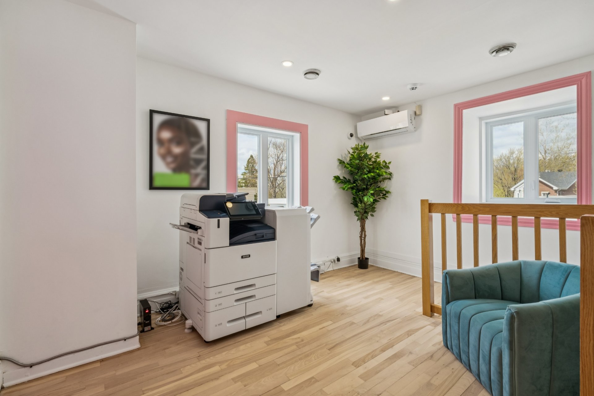 Commercial Lease in Laval (Sainte-Rose) 2