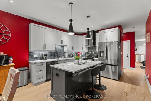 1074B Vansickle Rd N, Saint Catharines, ON, L2S2X3 | Card Image