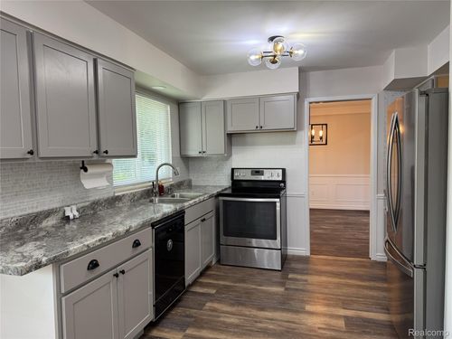 3715 Ledge Dr, Troy, MI, 48084-1137 | Card Image