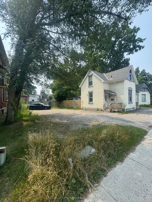 {{alt}} | Card Image