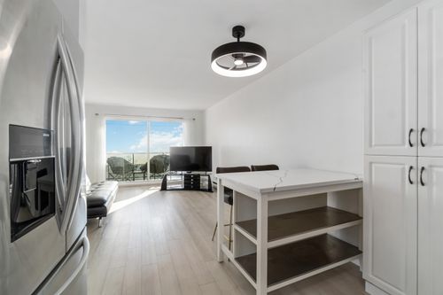 208-312 Carnarvon St, New Westminster, BC, V3L5H6 | Card Image