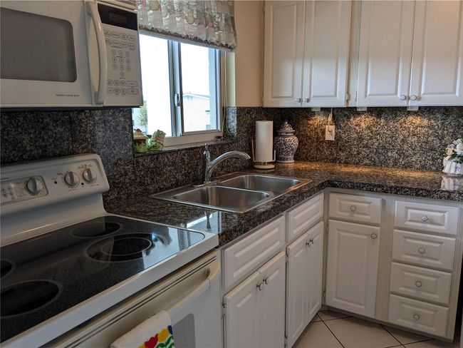 E33 - 1833 Sunny Dr, Condo with 1 bedrooms, 1 bathrooms and null parking in BRADENTON FL | Image 5