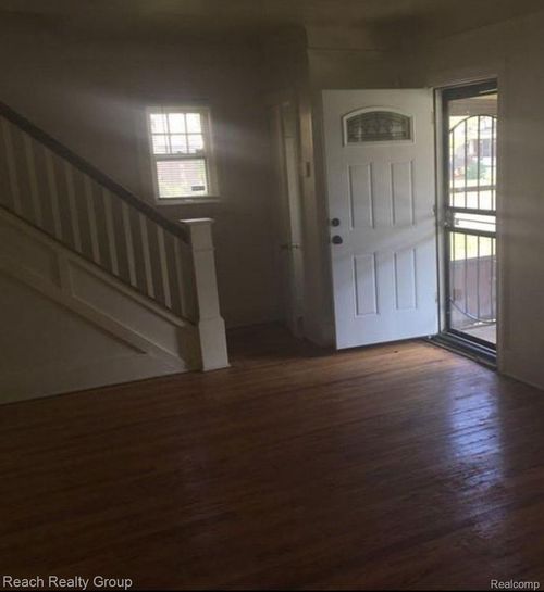 10037 Manor St, Detroit, MI, 48204-4621 | Card Image
