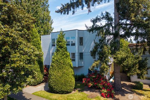 8848 Stone Ave N, Seattle, WA, 98103-2103 | Card Image