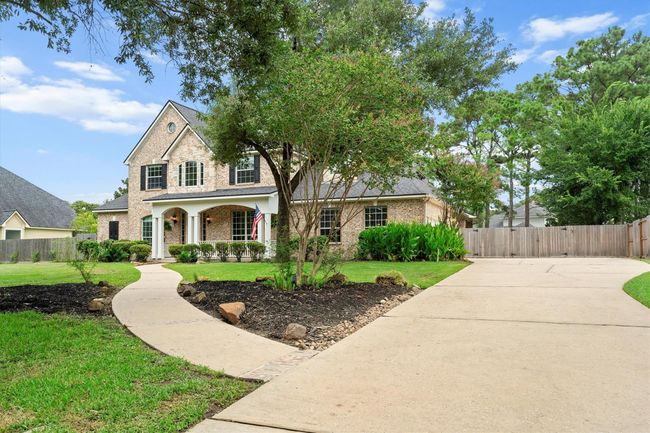 This huge lot offers lots of parking, greenspace and more | Image 5