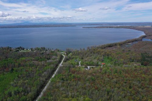 2 Gatan Dr, Swanton, VT, 05488 | Card Image