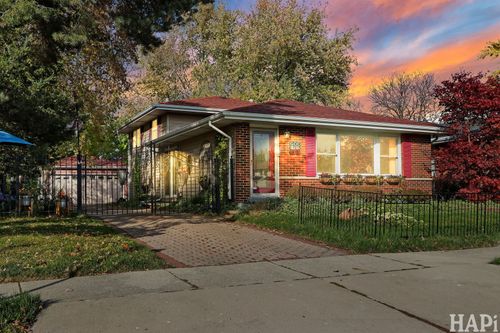 2176 N Westmoreland Dr, Palatine, IL, 60074-1221 | Card Image