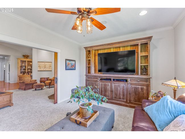 3460 Summers Ln Se, House other with 3 bedrooms, 3 bathrooms and 2 parking in Turner OR | Image 5