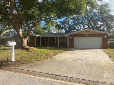 1881 Oak Park Drive N, House other with 4 bedrooms, 2 bathrooms and null parking in Clearwater FL | Image 2