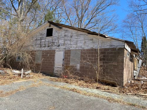 828 Vauxhall Street Ext, Waterford, CT, 06385-4152 | Card Image