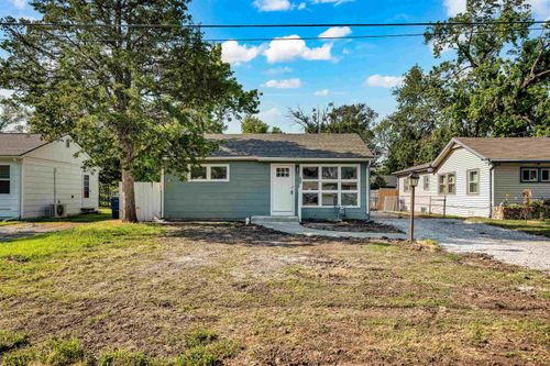 583 W 1st St, Valley Center, KS, 67147-2404 | Card Image