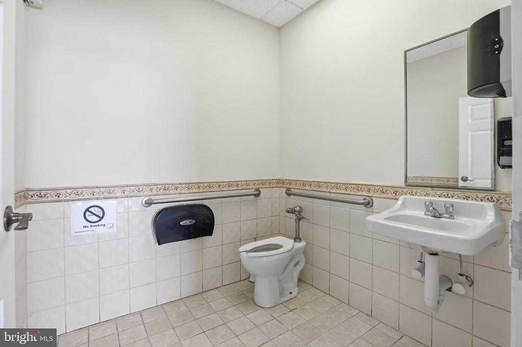 Commercial Lease in WINDSOR MILL 5