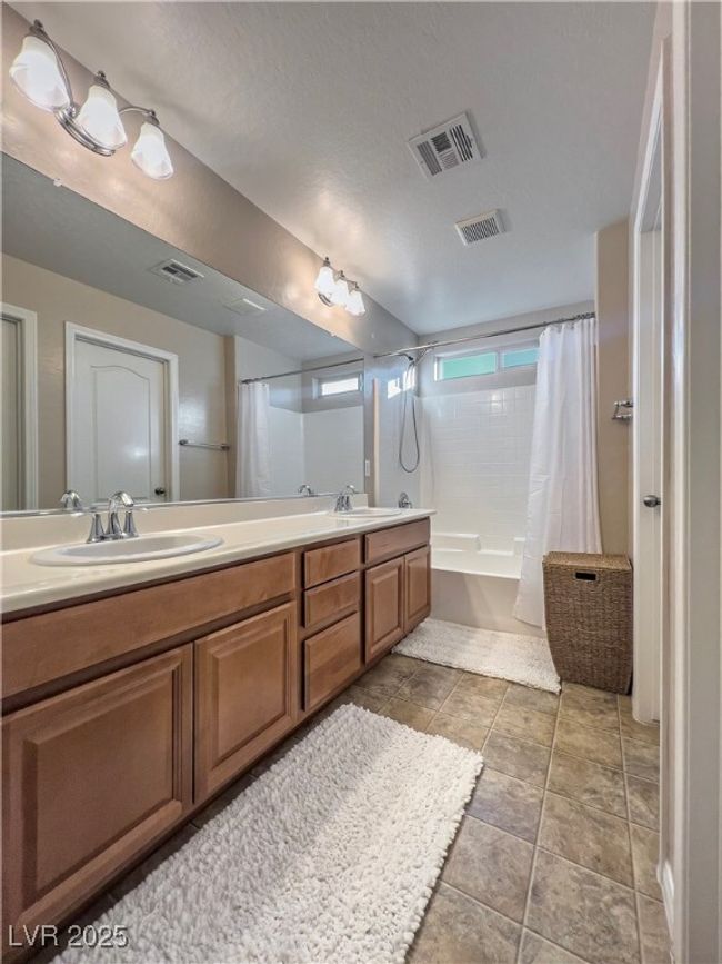 9137 Entrancing Ave, House other with 2 bedrooms, 3 bathrooms and null parking in Las Vegas NV | Image 9
