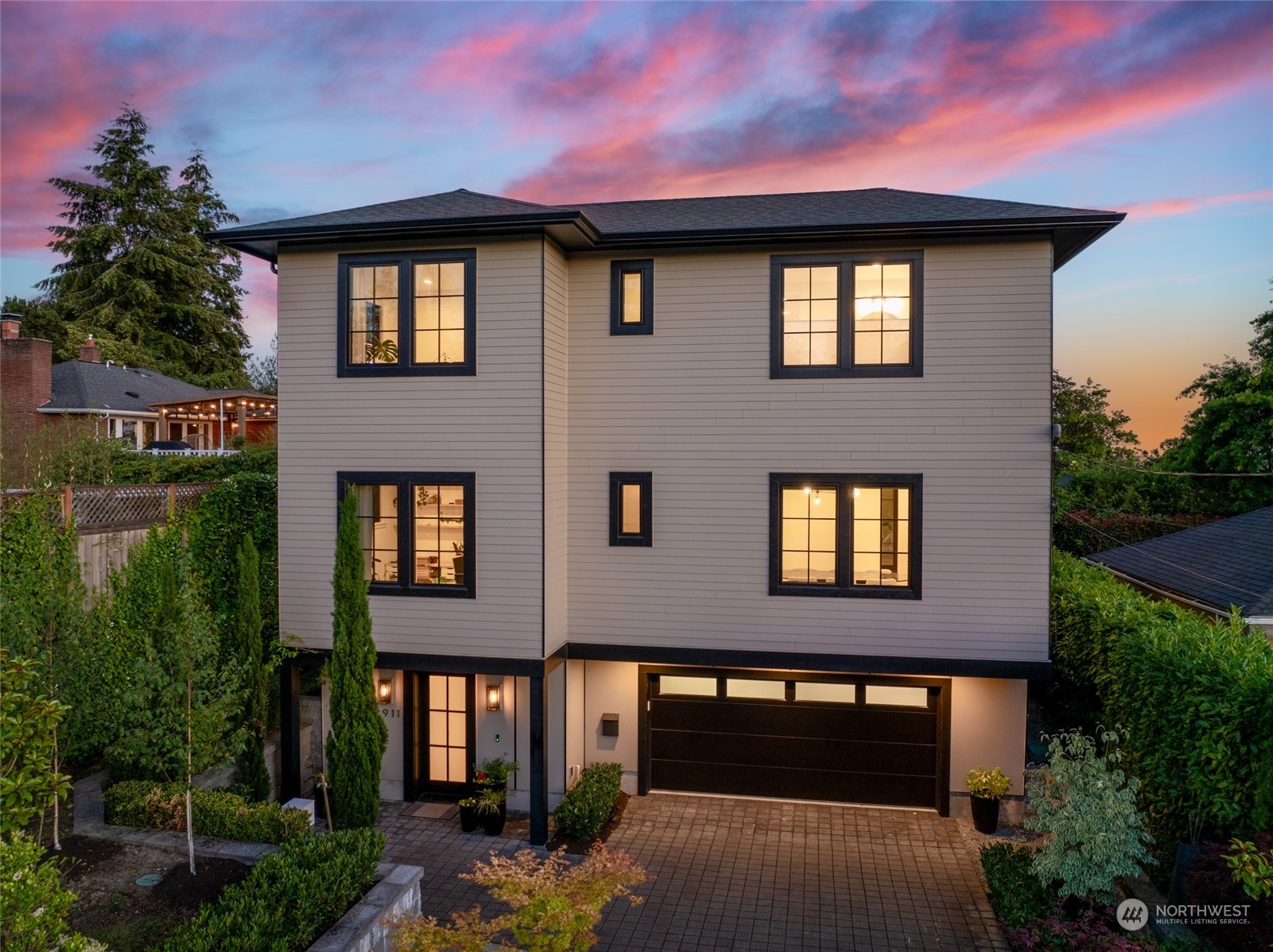 Howe St, Seattle, WA 98199