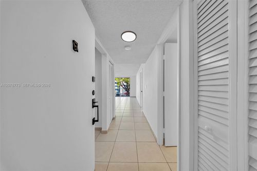208-9360 Fontainebleau Blvd, Miami, FL, 33172-5600 | Card Image