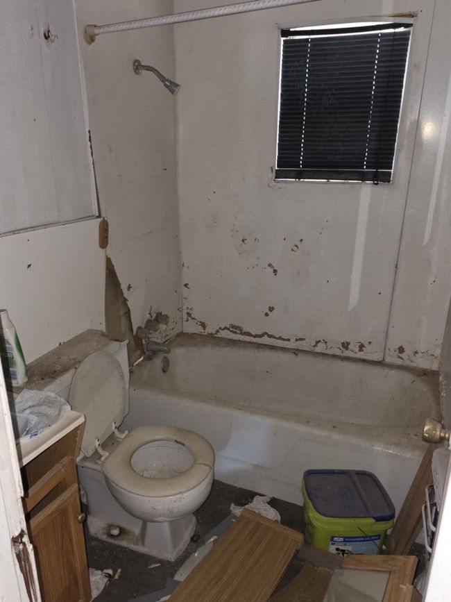 Full bathroom with vanity and shower / tub combination | Image 4