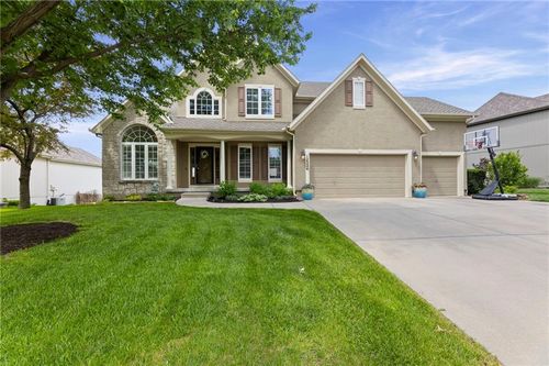 12324 Bradshaw St, Overland Park, KS, 66213-4933 | Card Image