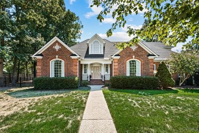 View of front property featuring a front yard | Image 2