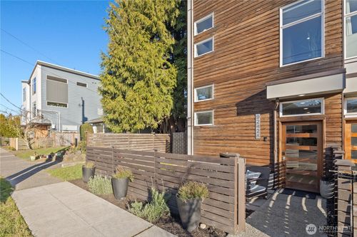 9242 A 17th Ave Sw, Seattle, WA, 98106-2728 | Card Image