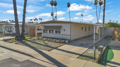 841 S Lyon Ave, Hemet, CA, 92543-6869 | Card Image