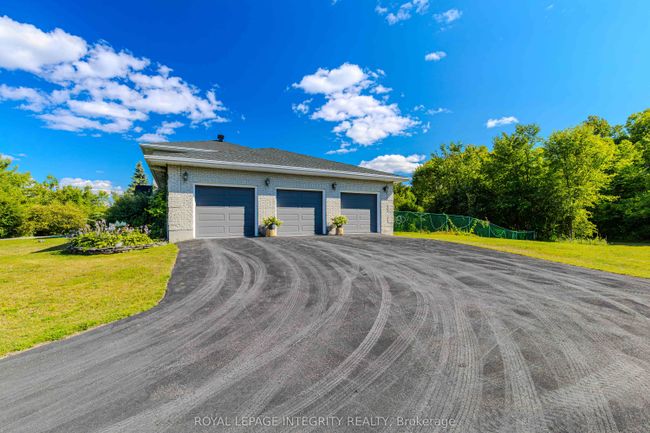 2025 Sixth Line Rd, House other with 4 bedrooms, 4 bathrooms and 20 parking in Dunrobin ON | Image 8