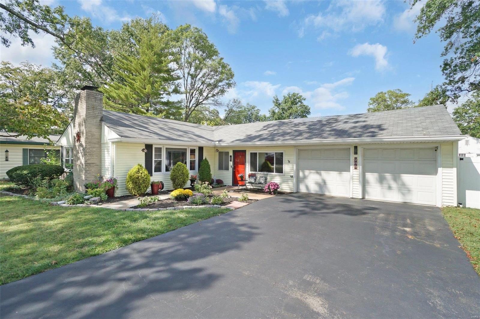 Woodridge Rd, Saint Louis, MO 63122
