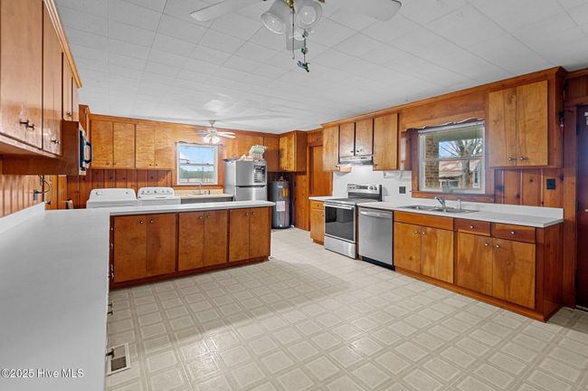 327 Nc Highway 305, House other with 3 bedrooms, 2 bathrooms and null parking in Windsor NC | Image 15