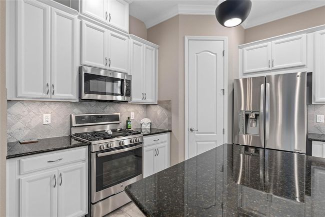 Kitchen Area with a Corner Pantry | Image 21