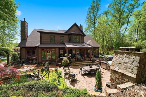 2748 Trent Dr Ne, Conover, NC, 28613-9415 | Card Image