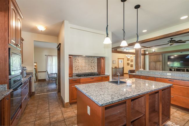 2268 E 2250 North Rd, Home with 3 bedrooms, 4 bathrooms and null parking in Carlock IL | Image 13