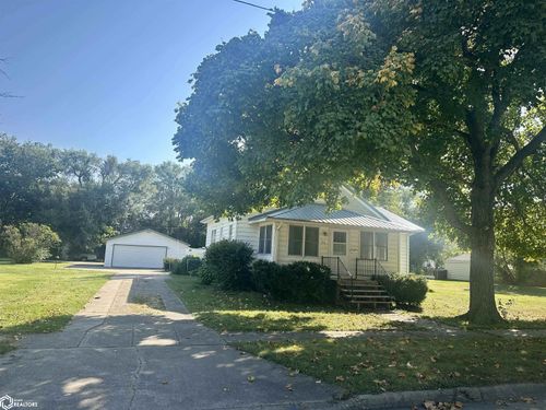 916 S Weller St, Ottumwa, IA, 52501-5432 | Card Image