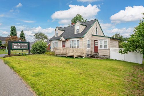 38 S River Rd, Bedford, NH, 03110-6717 | Card Image