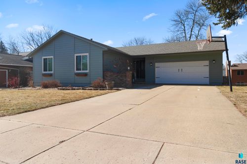 2505 S Pepper Ridge Ave, Sioux Falls, SD, 57103-4220 | Card Image