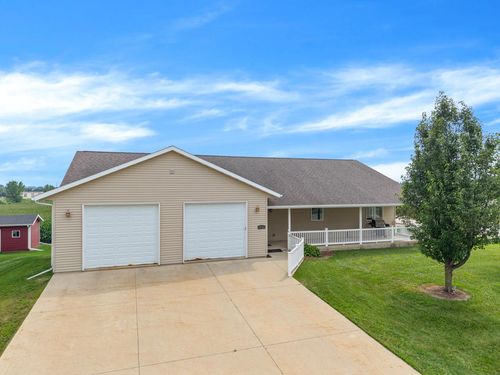 900 Courtney Drive, Caledonia, MN, 55921 | Card Image