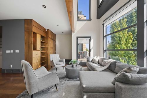 2217 17 St Sw, Calgary, AB, T2T4M7 | Card Image