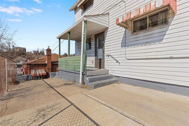537 6 Th St, House other with 5 bedrooms, 3 bathrooms and 3 parking in Braddock PA | Image 31