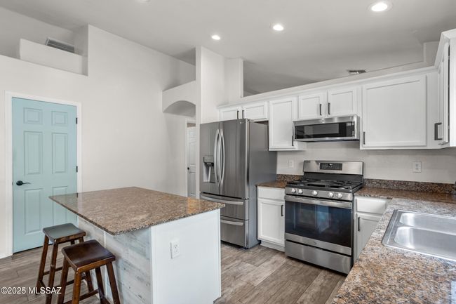 Kitchen Has Pantry | Image 10