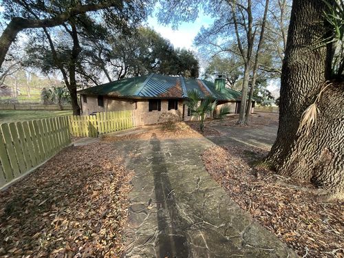 406 Hidden Creek Cir, Sealy, TX, 77474-9215 | Card Image