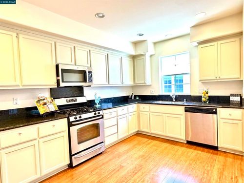 1810 Northshore Dr, Richmond, CA, 94804-2575 | Card Image