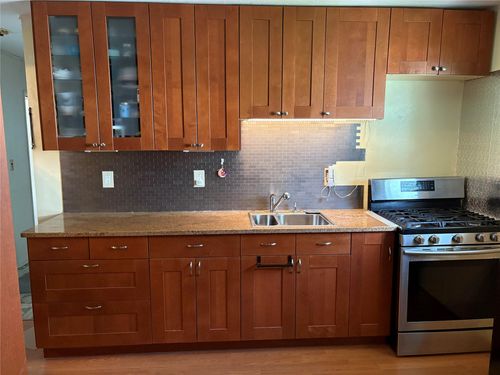 6 Poplar Rd, Amityville, NY, 11701-1017 | Card Image