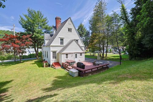 9 Library Rd, Tuxedo Park, NY, 10987-4442 | Card Image