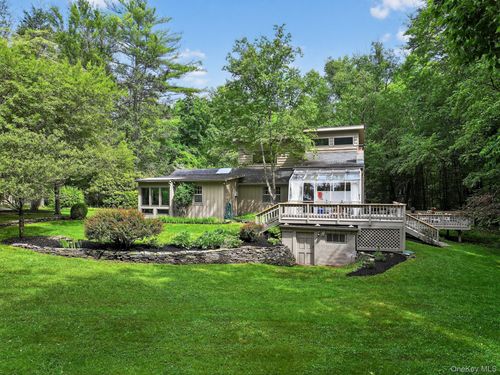 27 Old Wagon Rd, Woodstock, NY, 12498-1734 | Card Image